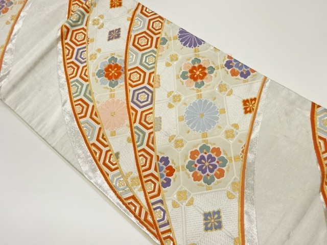 蜀江文に子持ち亀甲模様織出し袋帯